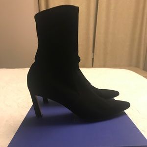 gorgeous barely worn Stuart Weitzman black booties